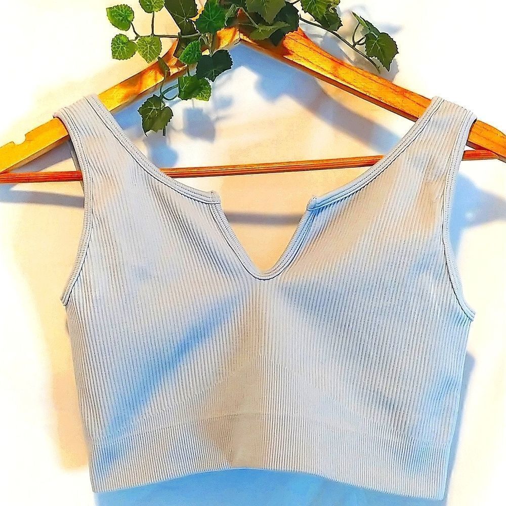 0 to 2. Sports Bra. Gray. Size Medium. EUC.